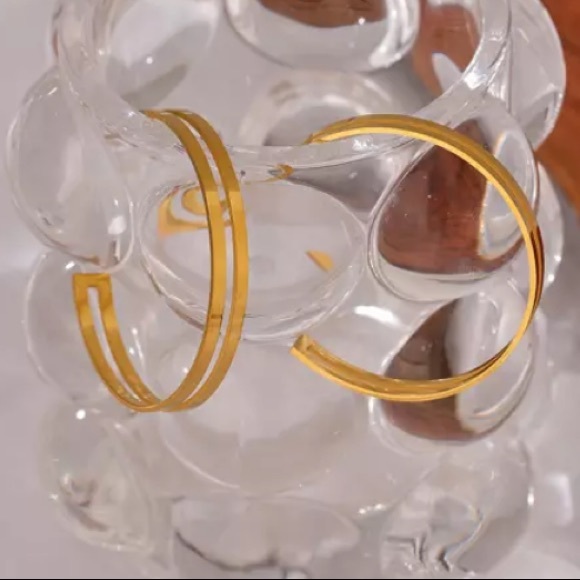 💛18K gold plated round  hollow earrings - Picture 7 of 8